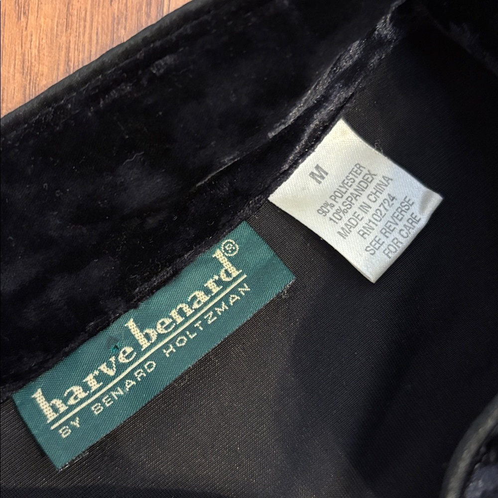 Harve Benard By Bernard Holtzman black crush velvet long sleeve top. Size M. - Picture 3 of 17